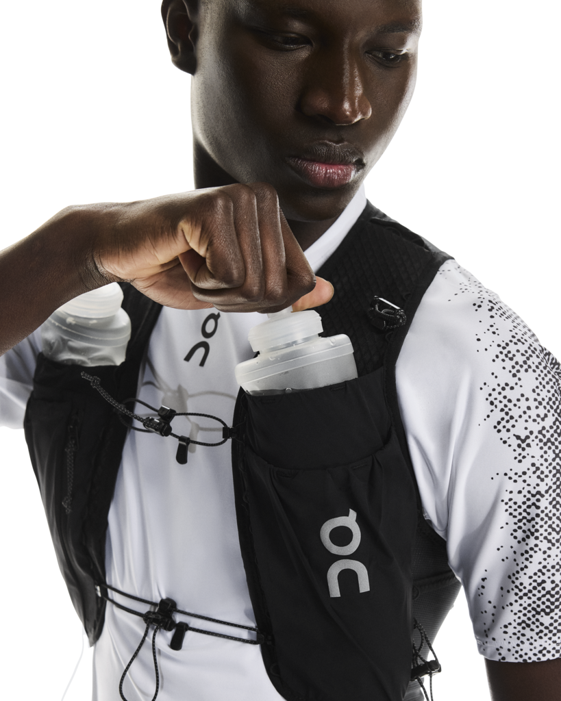 On Running Ultra Vest Pro | Black
