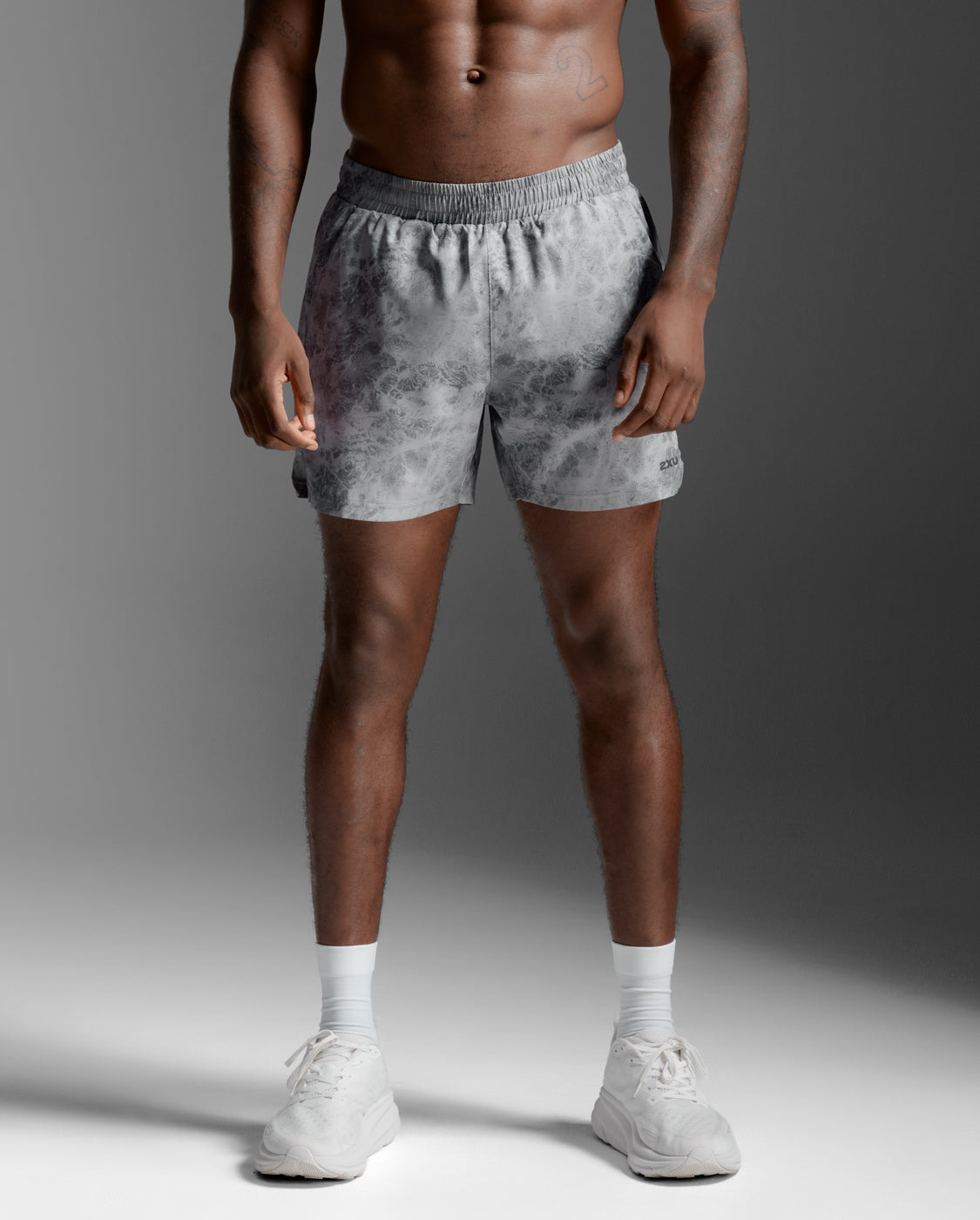 2XU Men's Aero 5 Inch Shorts | Weathervane Marble/Blk Reflect