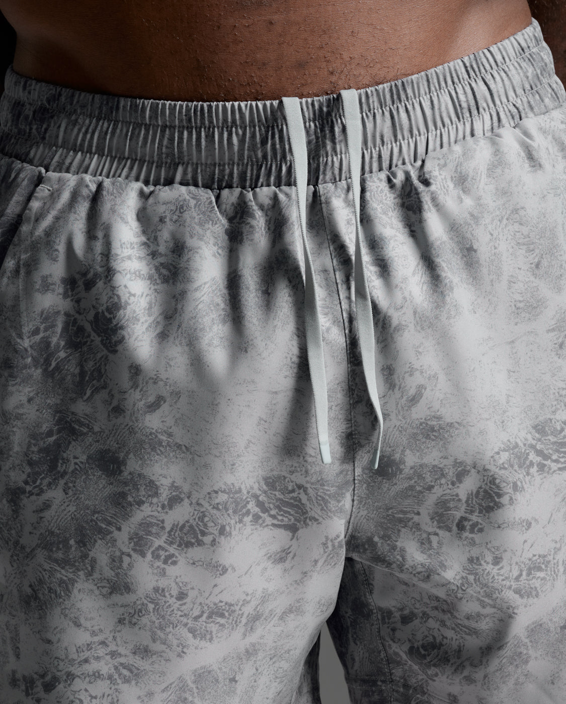 2XU Men's Aero 5 Inch Shorts | Weathervane Marble/Blk Reflect