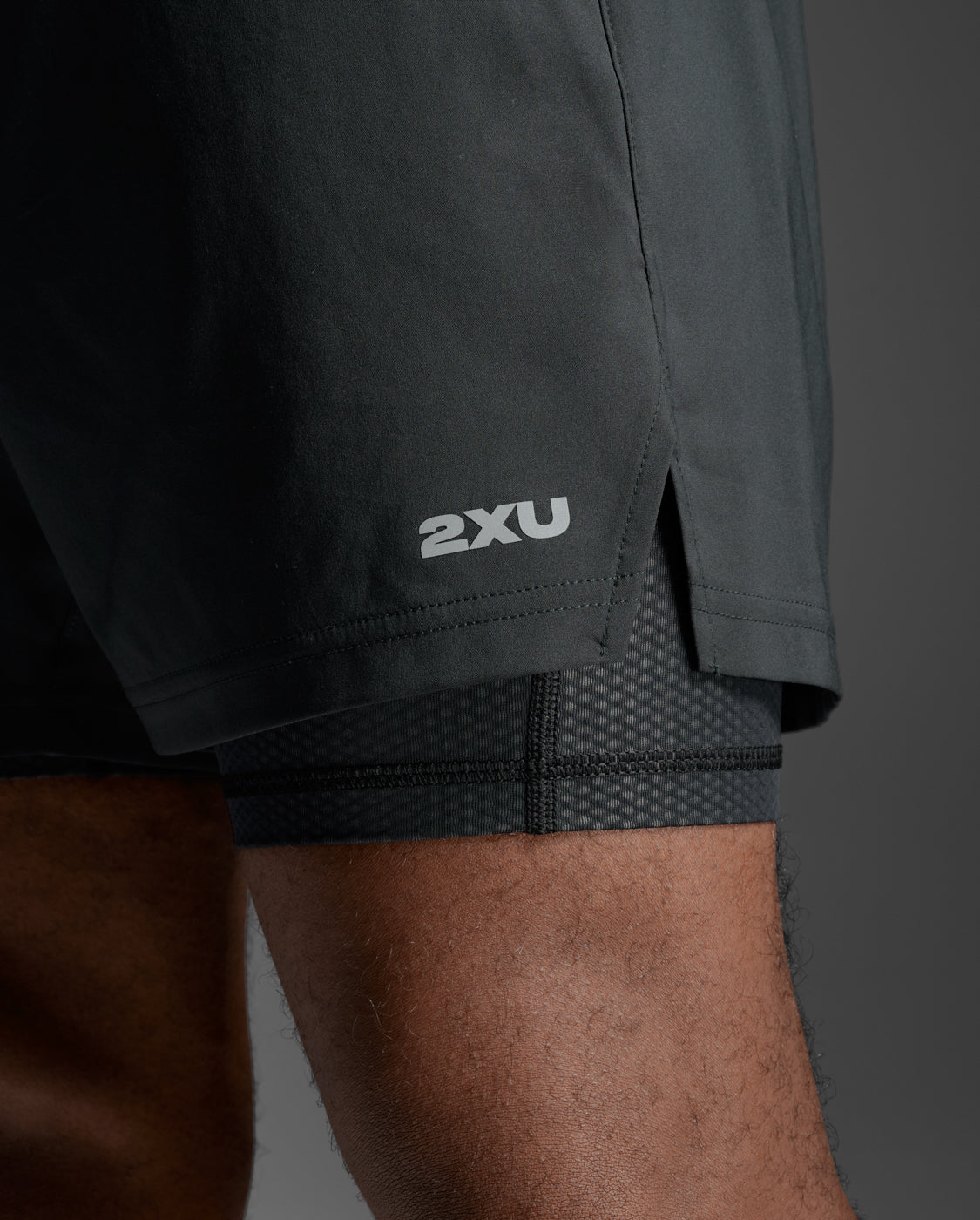 2XU Men's Aero Mesh 2-in-1 5" Short | Black
