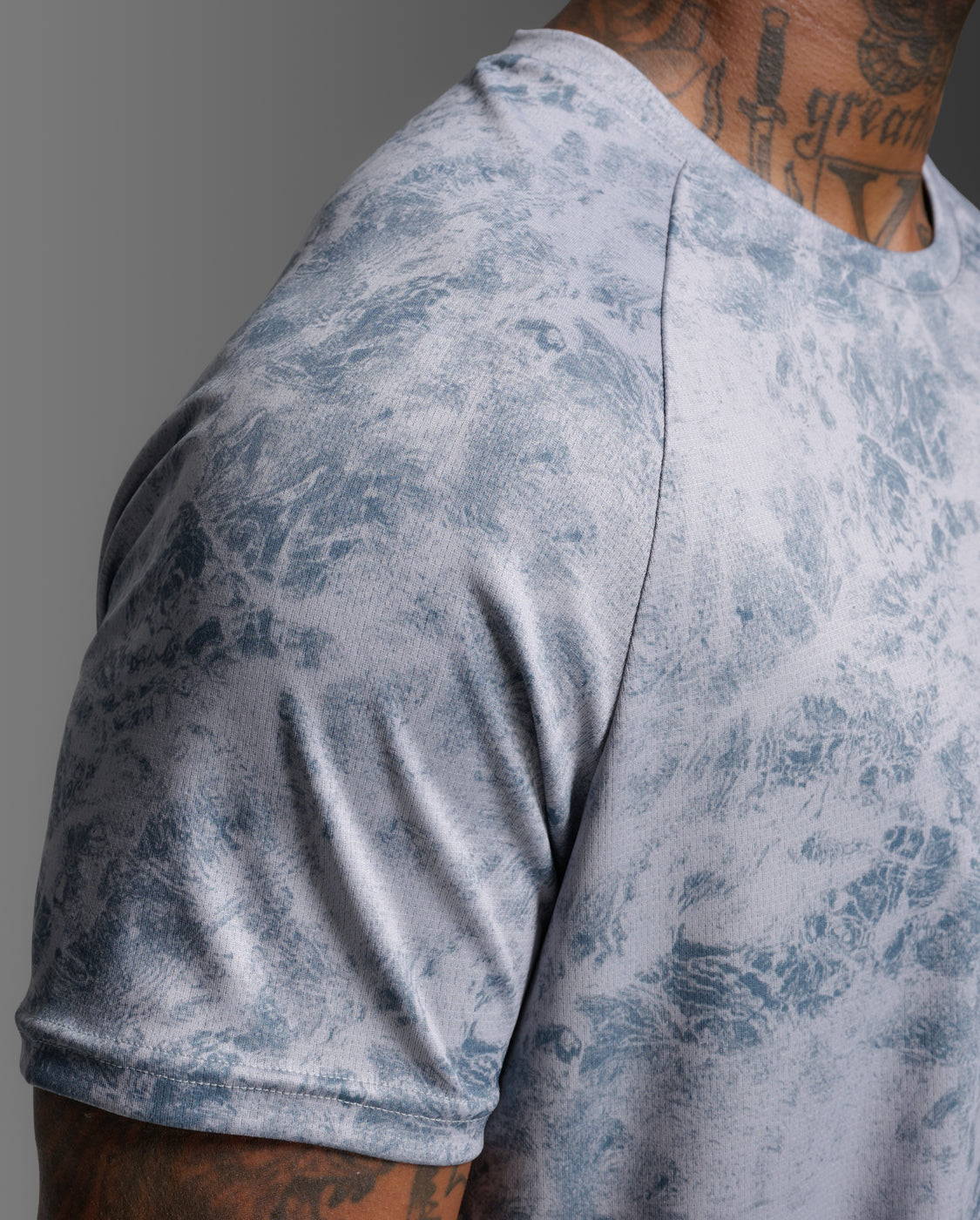 2XU Men's Aero Tee | Weathervane Marble/Black Reflective