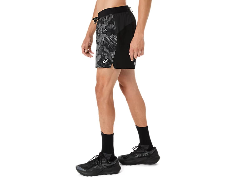 ASICS Men's FUJITRAIL All Over Print 5" Short | Performance Black/Carbon/Cream