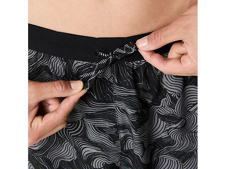 ASICS Men's FUJITRAIL All Over Print 5" Short | Performance Black/Carbon/Cream