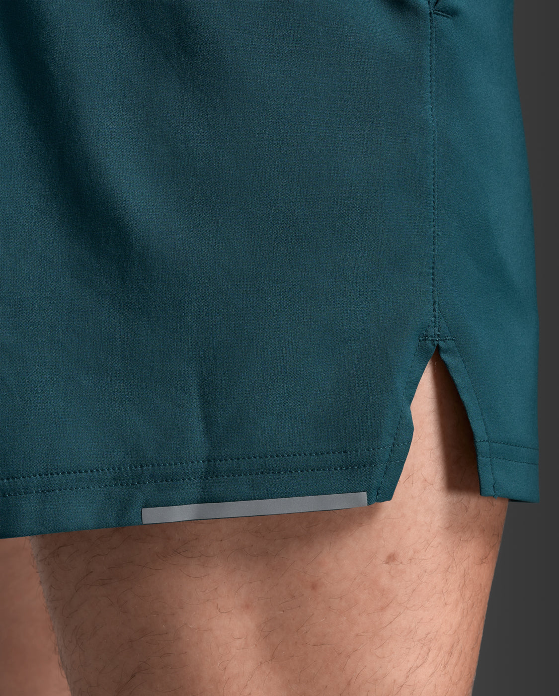 2XU Men's Aero 5 Inch Shorts | Dark Moss/Silver Reflective