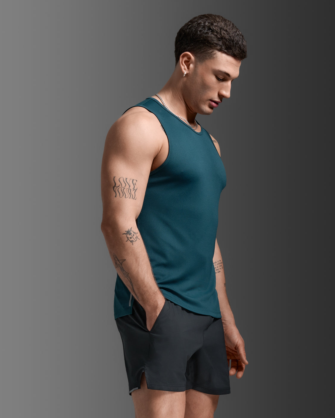 2XU Mens Aero Mesh Tank | Dark Moss