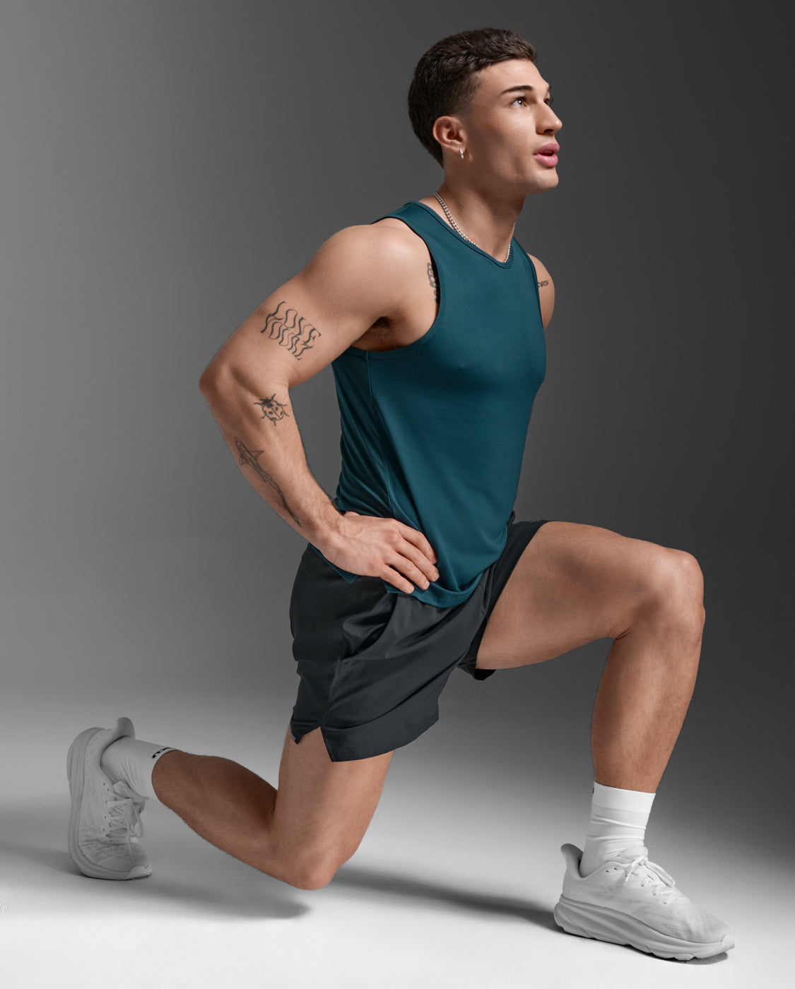 2XU Mens Aero Mesh Tank | Dark Moss