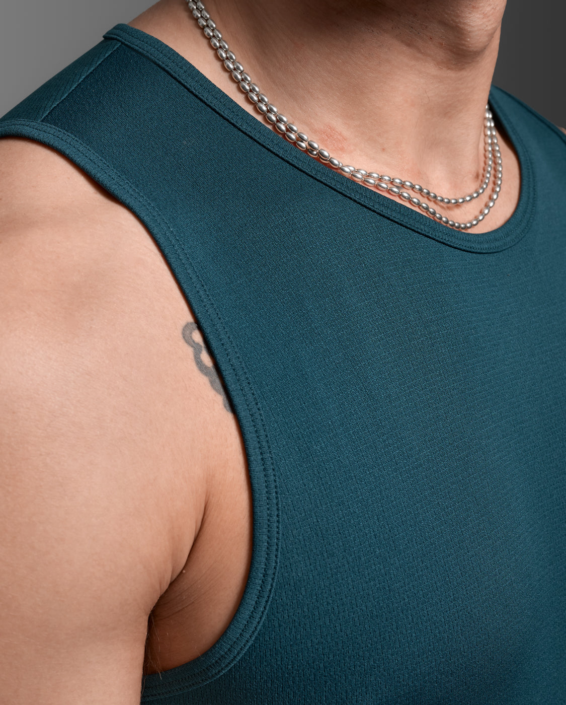 2XU Mens Aero Mesh Tank | Dark Moss