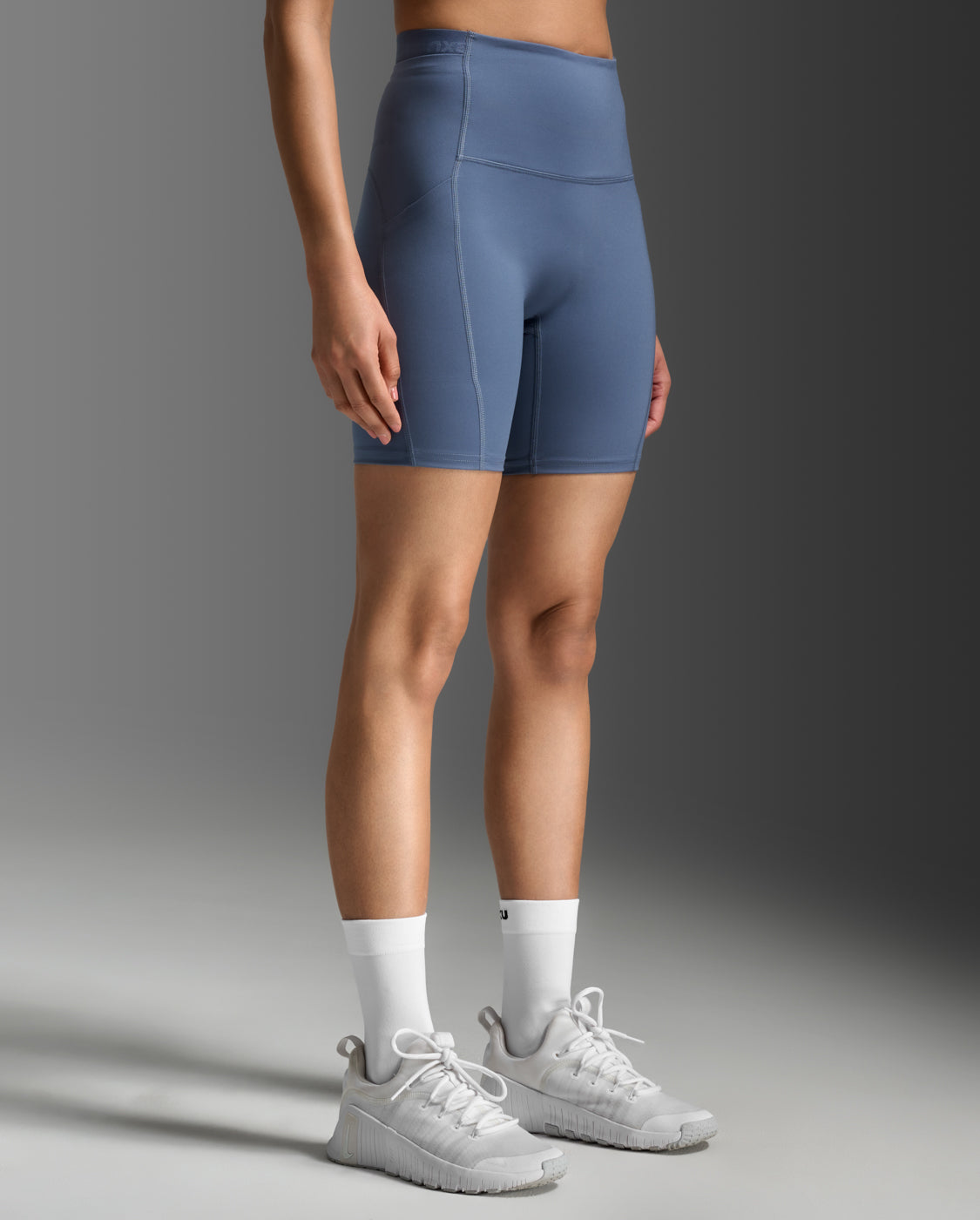 2XU Women's Form Stash Hi-Rise 6" Compression Short With Pocket