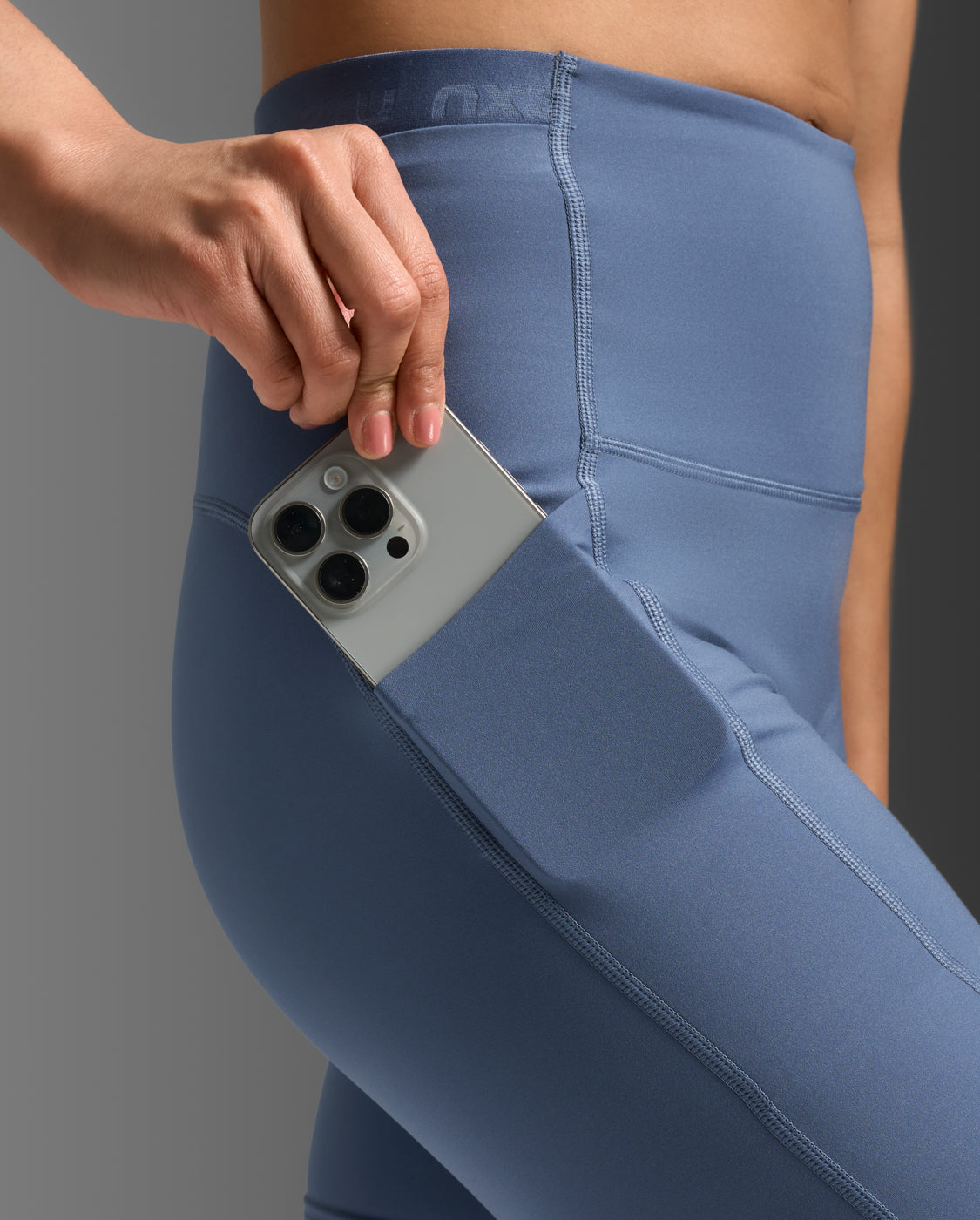 2XU Women's Form Stash Hi-Rise 6" Compression Short With Pocket