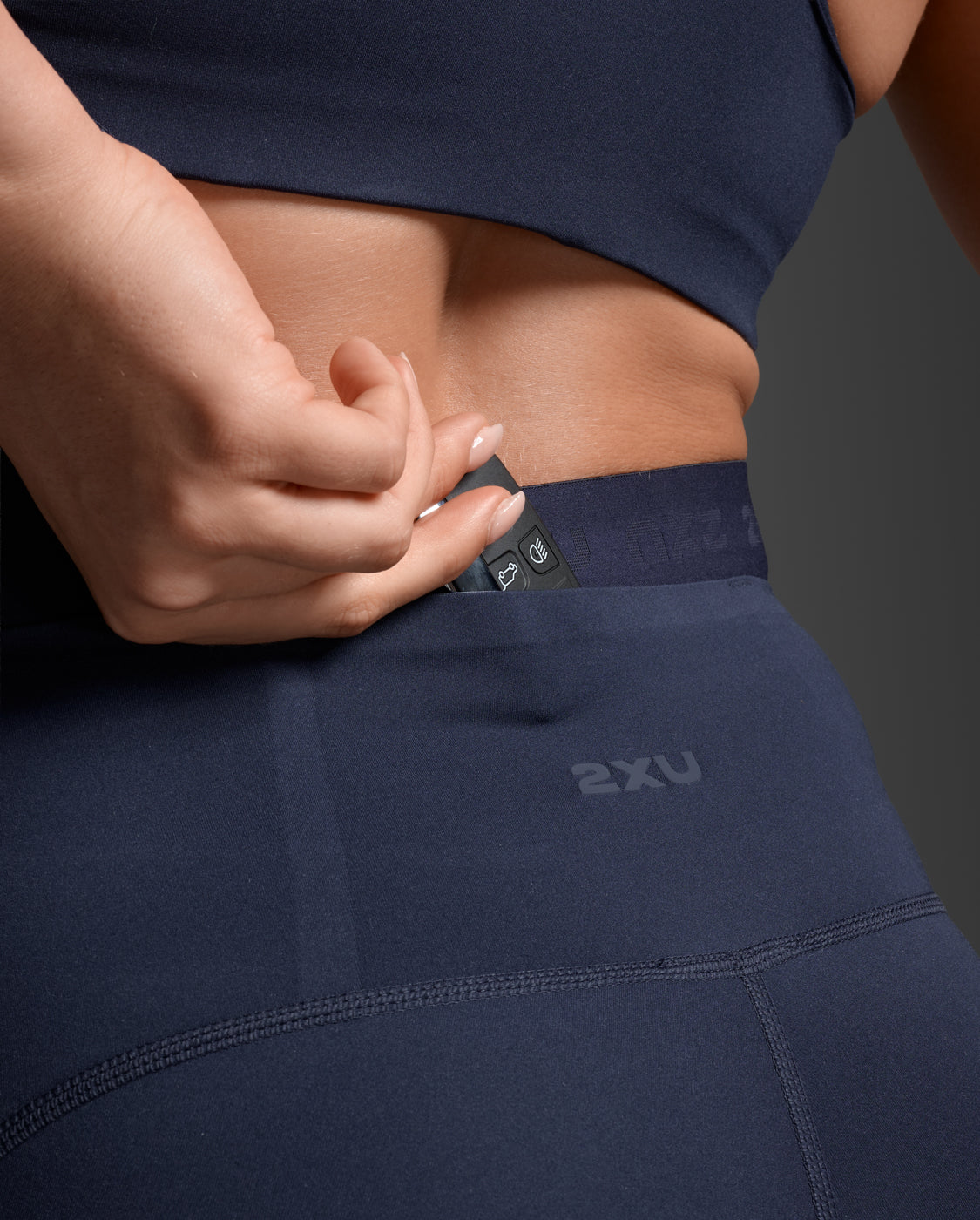 2XU Women's Form Stash Hi-Rise 6" Compression Short With Pocket